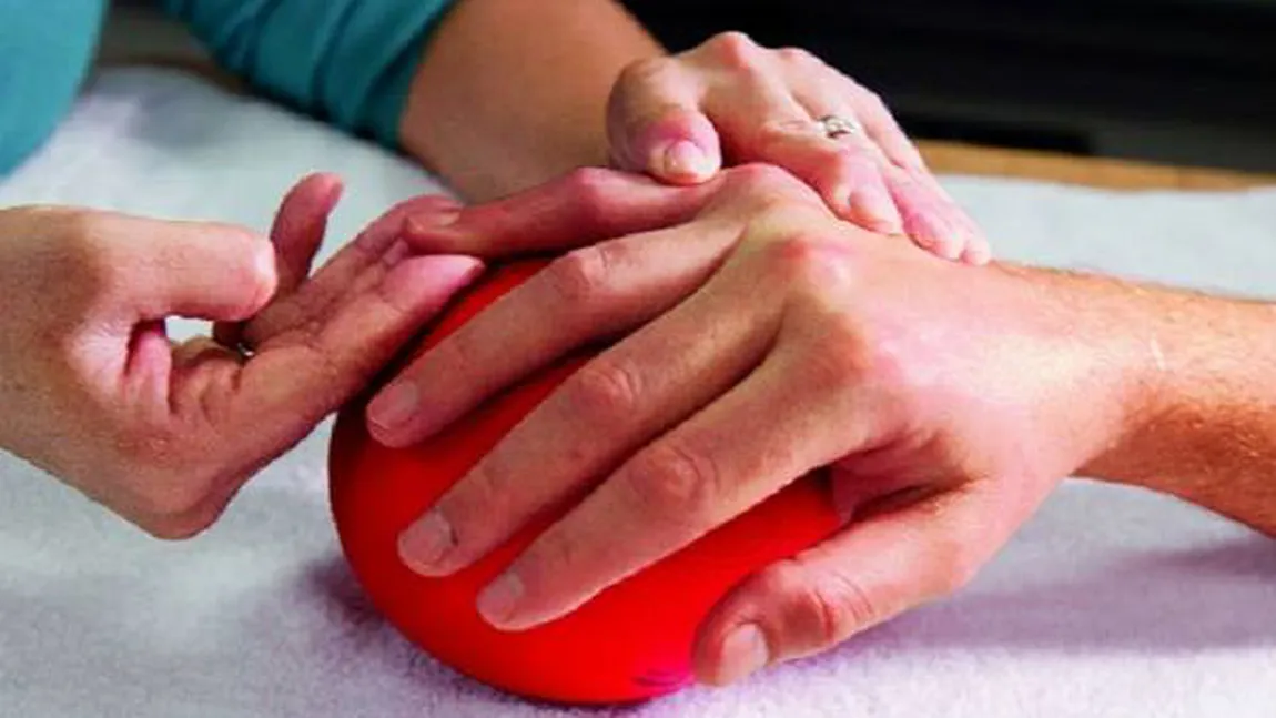 Simţi durere sau înţepături în degete? Iată ce trebuie să faci urgent