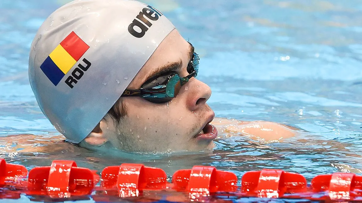 Robert Glinţă, vedeta înotului românesc. A stabilit un nou record naţional la 200 m spate, la Mondialele în bazin scurt