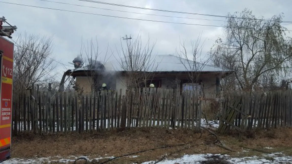 INCENDIU într-o casă din Giurgiu. Un copil de trei ani a murit intoxicat cu fum