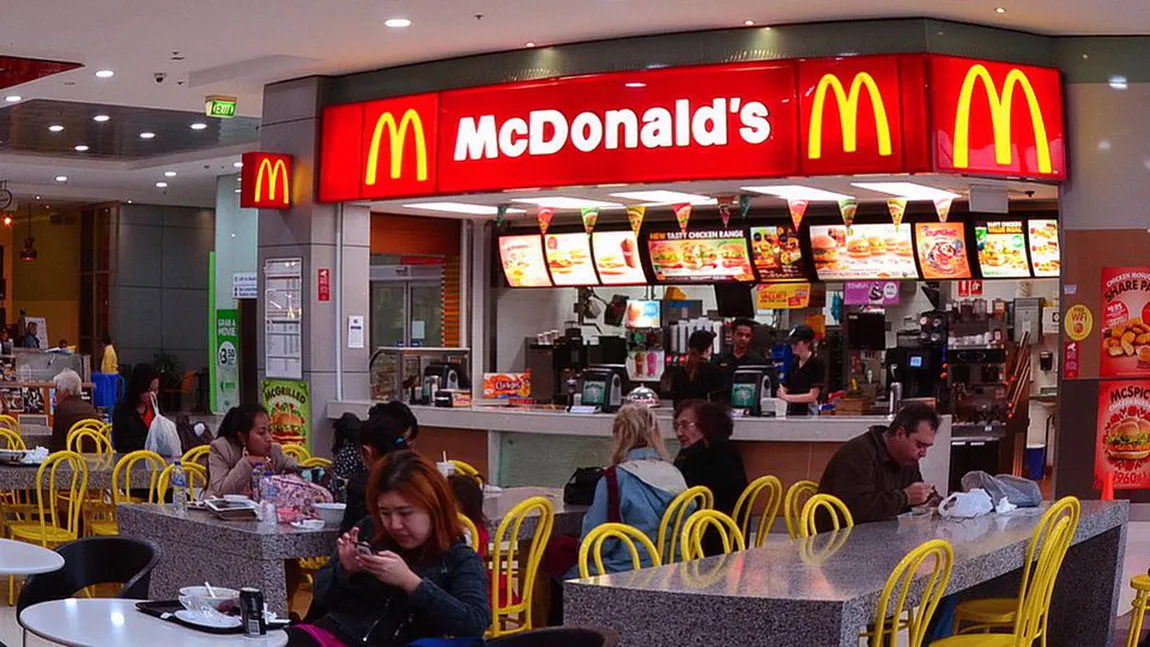 Câţi angajaţi au restaurantele McDonald's din România şi câţi clienţi trec pragul zilnic