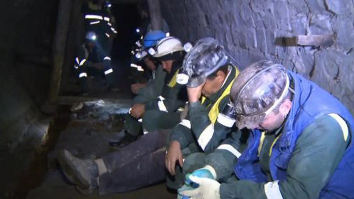 Protest în Valea Jiului: peste 350 de mineri de la Paroşeni şi Uricani au fost blocaţi în subteran