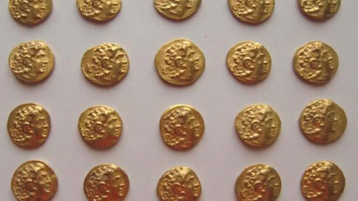 Patru bărbaţi au fost condamnaţi pentru că ar fi furat peste 3.000 de monede de aur de la un sit arheologic