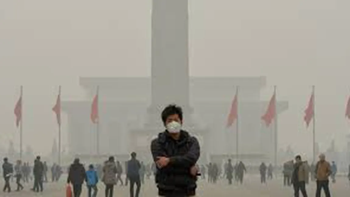 Autorităţile din Beijing vor să închidă sute de fabrici după emiterea alertei roşii de poluare