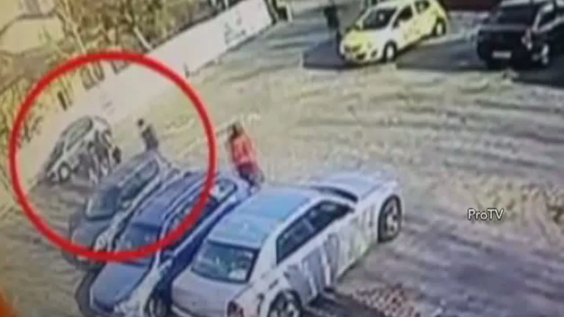 Doi bărbaţi, atacaţi cu cuţitul în parcarea unui supermarket din Capitală