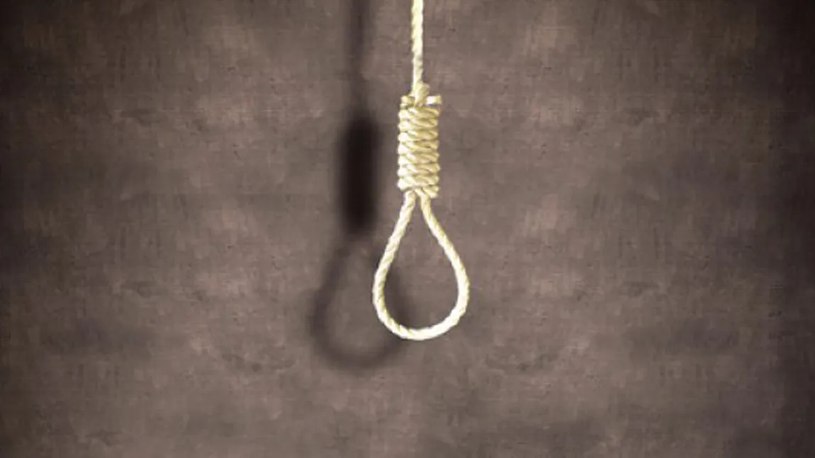 Scene macabre în Constanţa, doi soţi au fost găsiţi morţi în casă. Bărbatul era spânzurat, iar femeia lovită la cap