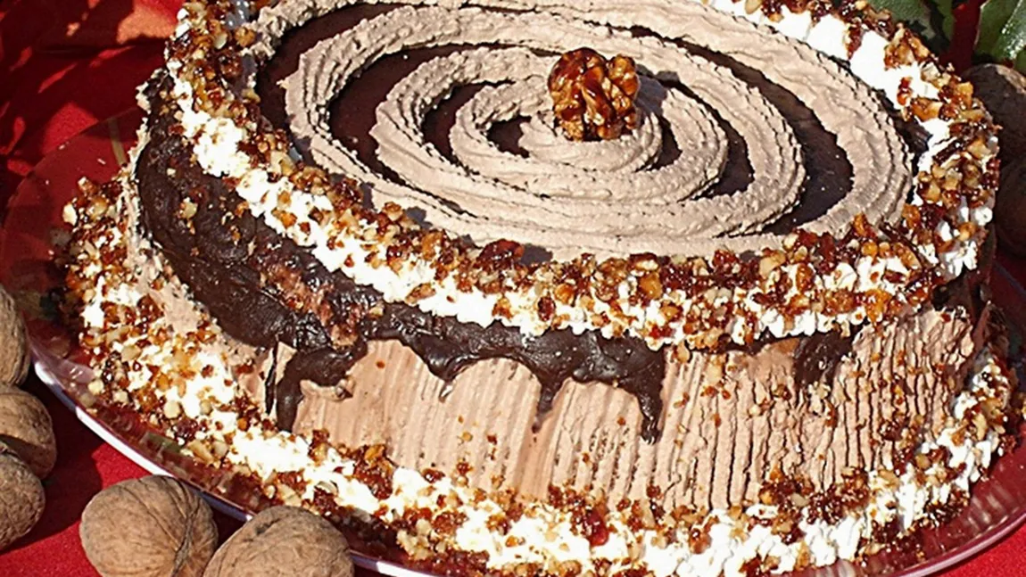 Reţete Revelion 2017: Tort cu crema de nuci