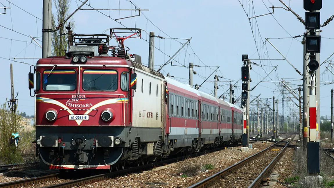 Gerul a dat peste cap traficul feroviar. Trenurile au întârzieri, sunt restricţii pe mai multe rute