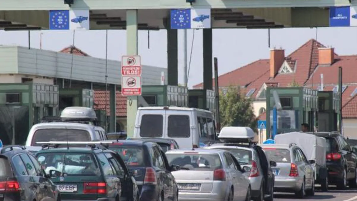 Traficul la graniţa cu Ungaria şi Ucraina a crescut semnificativ. Mii de români se întorc acasă de sărbători