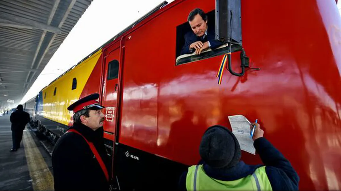 Trenul Unirii, tras de o locomotivă tricoloră, a plecat marţi dimineaţă din Gara de Nord spre Iaşi