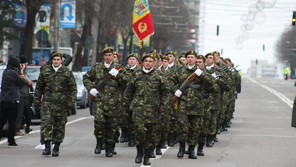 Ziua Unirii: Paradă militară, concerte de muzică populară, plăcinte şi vin fiert la Iaşi
