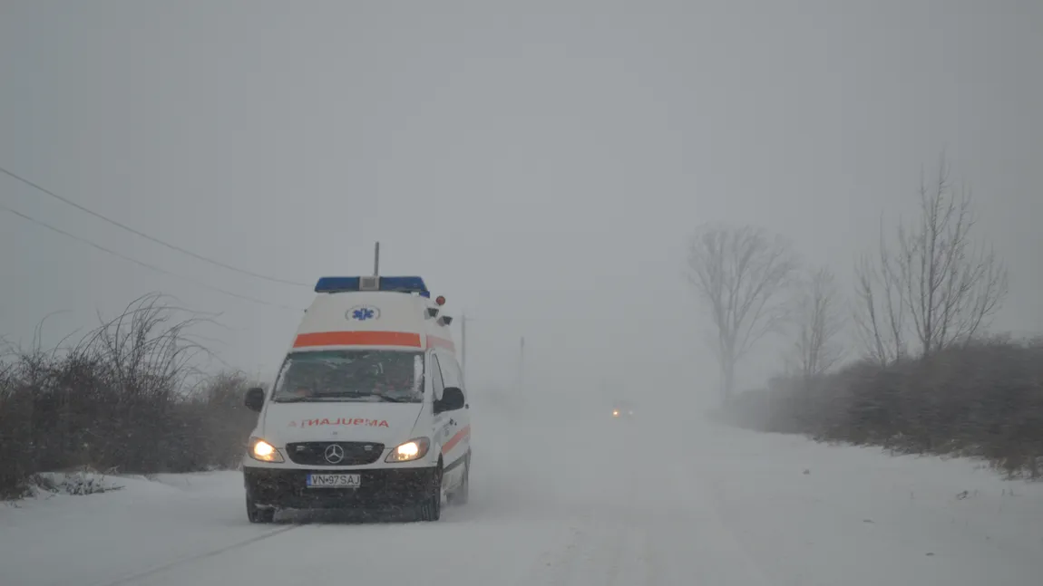 Ambulanţa înzăpezită în judeţul Buzău a reuşit să ajungă la copilul de patru luni UPDATE