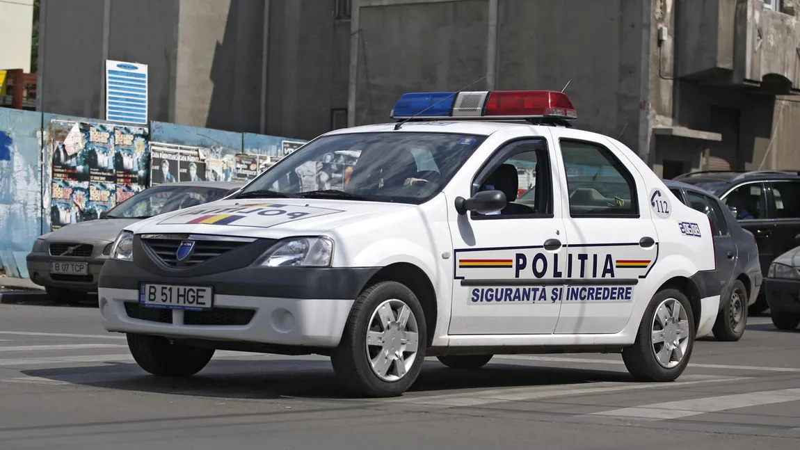 Scene de groază într-un parc din Ploieşti. Copii alergaţi de un bărbat cu un cuţit în mână