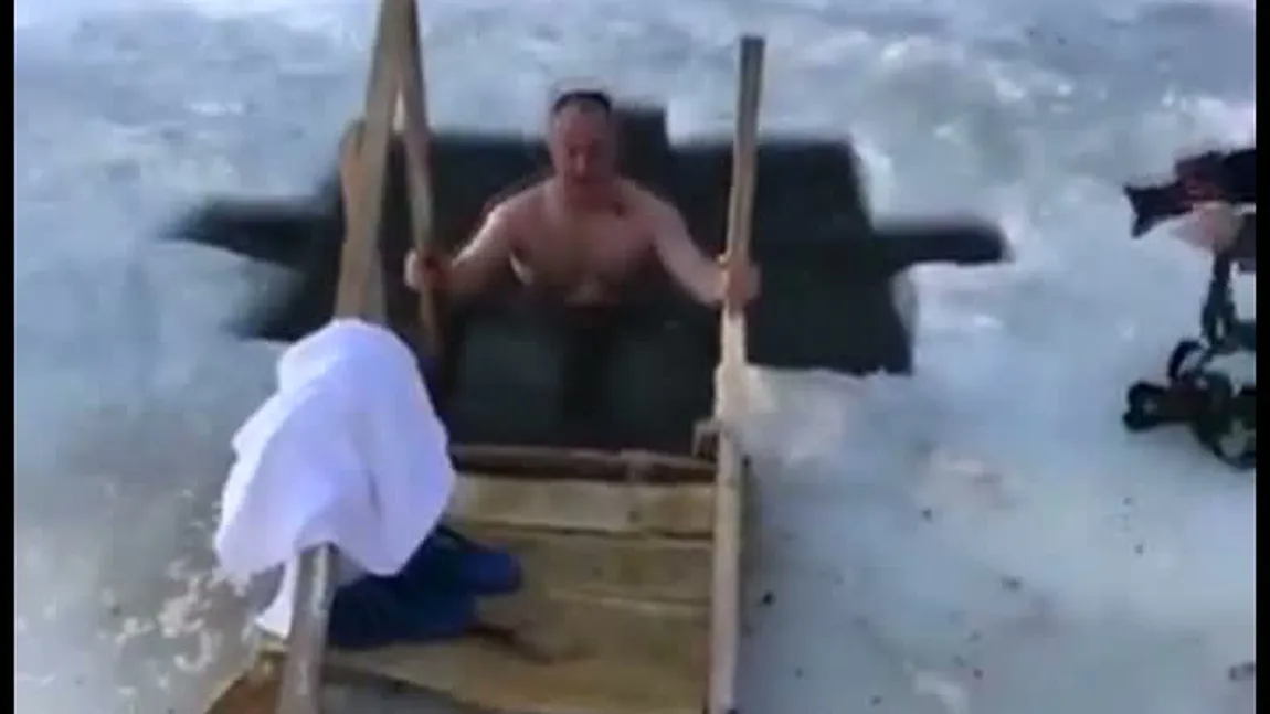 Imagini de senzaţie cu preşedintele Republicii Moldova! Igor Dodon a făcut baie la copcă VIDEO