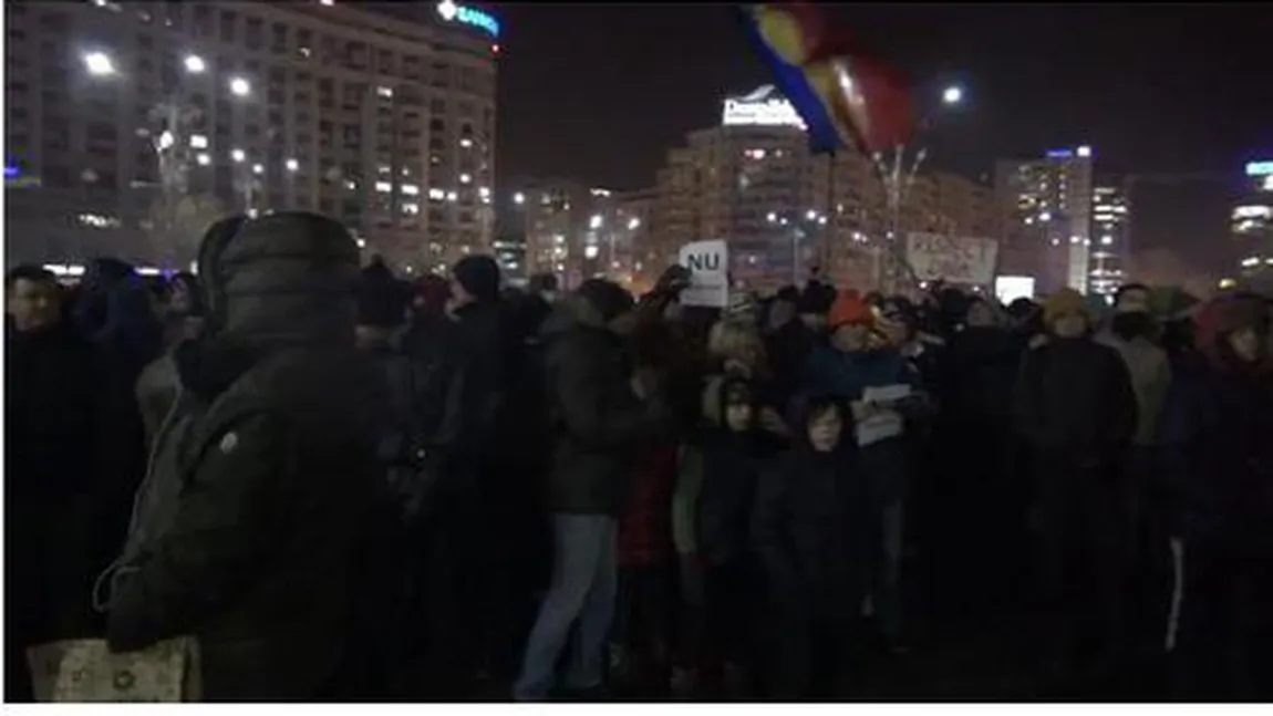 Proteste în Bucureşti şi alte oraşe din ţară împotriva Legii graţierii. 3.000 de oameni au protestat la Guvern VIDEO UPDATE