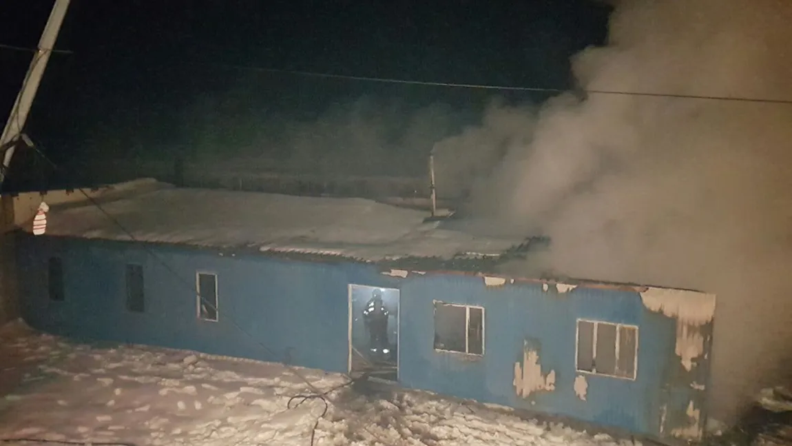 Incendiu puternic la un depozit de mobilă din Giurgiu