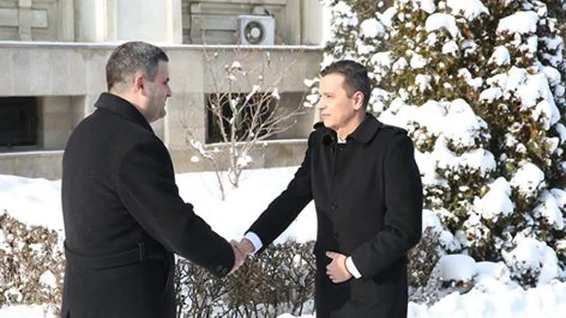 Premierul Grindeanu s-a întâlnit cu ministrul Apărării. Cei doi au discutat despre programele prioritare ale Armatei