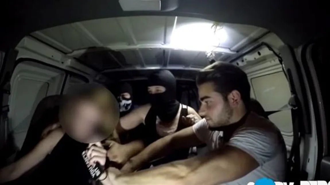 S-a urcat în maşină cu un tânăr pe care l-a cunoscut pe Internet. Urmarea a fost incredibilă VIDEO
