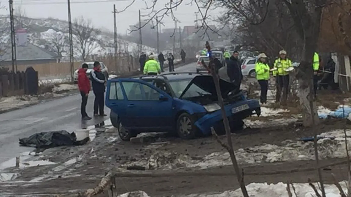 Trei morţi şi trei răniţi în Bacău, după ce un şofer a intrat cu maşina într-un copac şi un gard