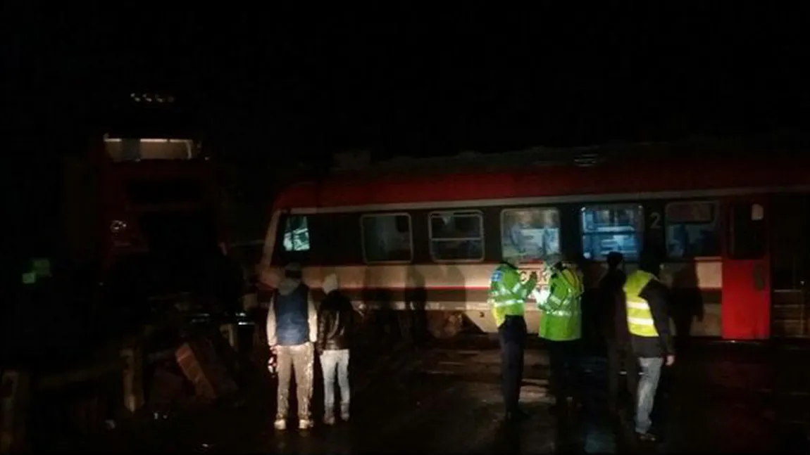 Accident în Satu Mare: Un tren a lovit un TIR