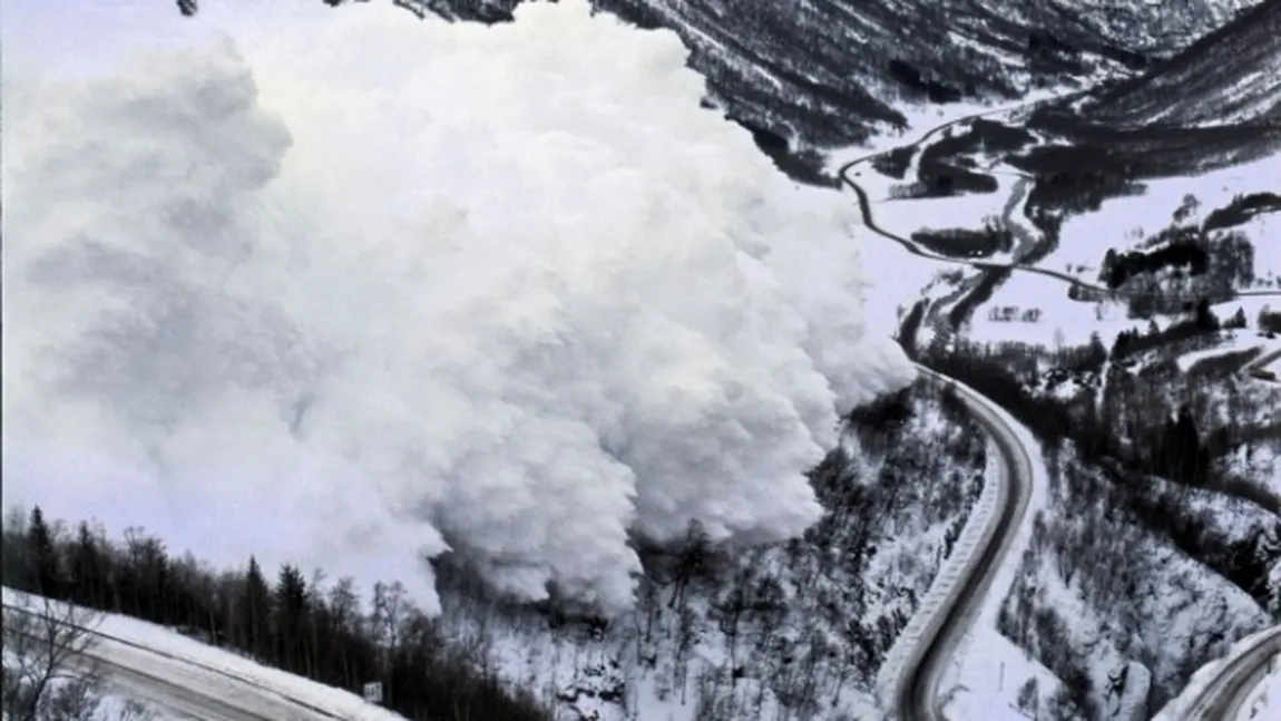 Salvamontiştii avertizează asupra riscului major de avalanşe