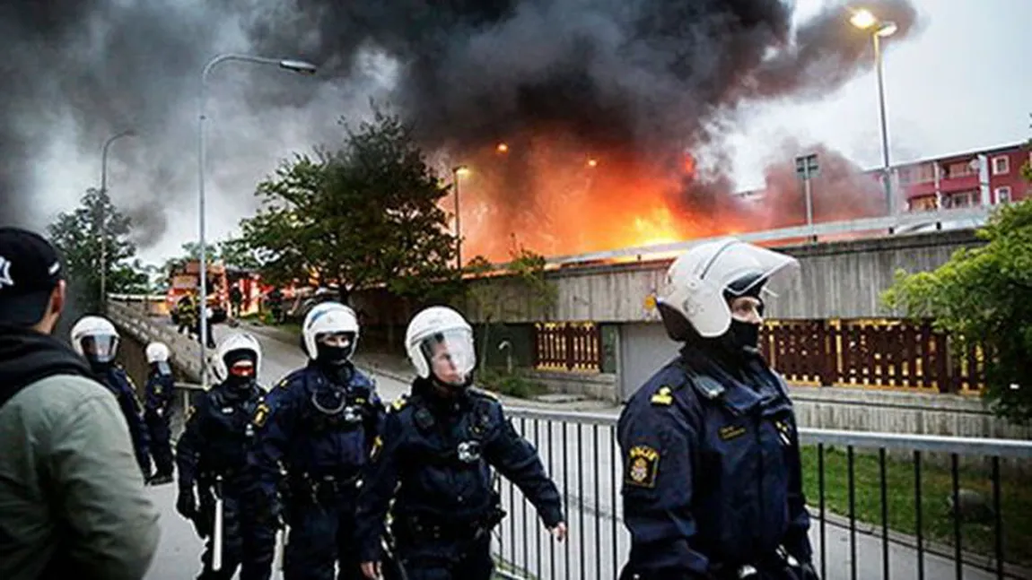 Ciocniri violente între poliţie şi tineri la Stockholm. S-au tras focuri de armă şi o persoană a fost arestată