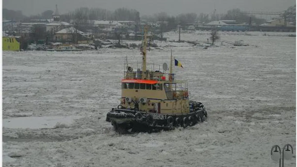 Opt nave maritime au fost deblocate dintre sloiurile de pe canalul Sulina