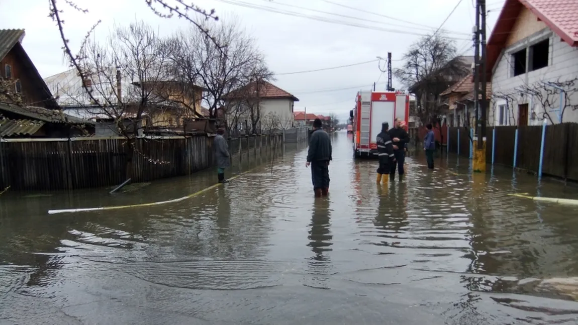 Inundaţii în mai multe localităţi din Harghita. Cursurile a două şcoli au fost suspendate
