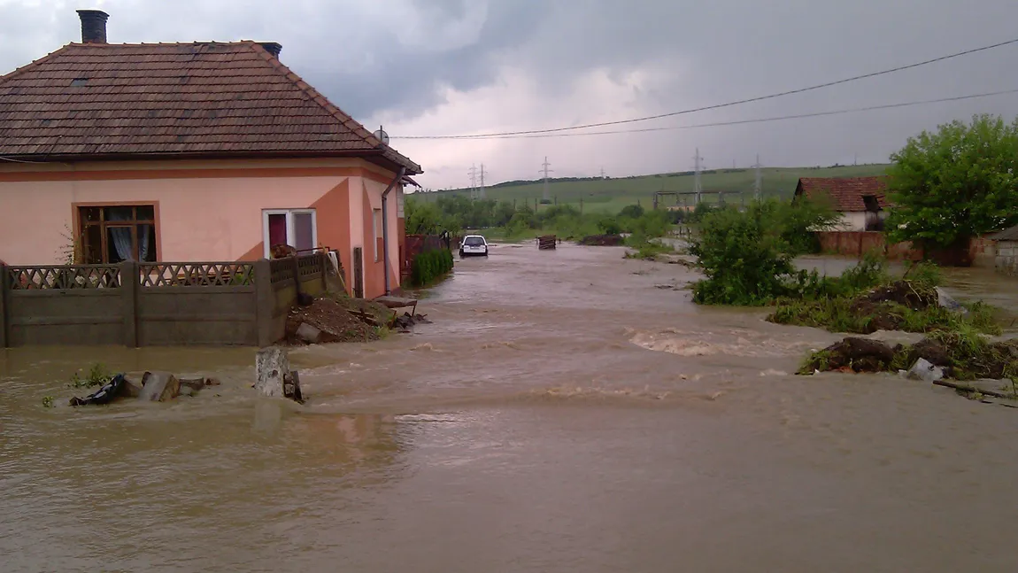 Cod portocaliu de inundaţii pe afluenţii râului Buzău; Cod galben pe râuri din 10 bazine hidrografice, până vineri după-amiază