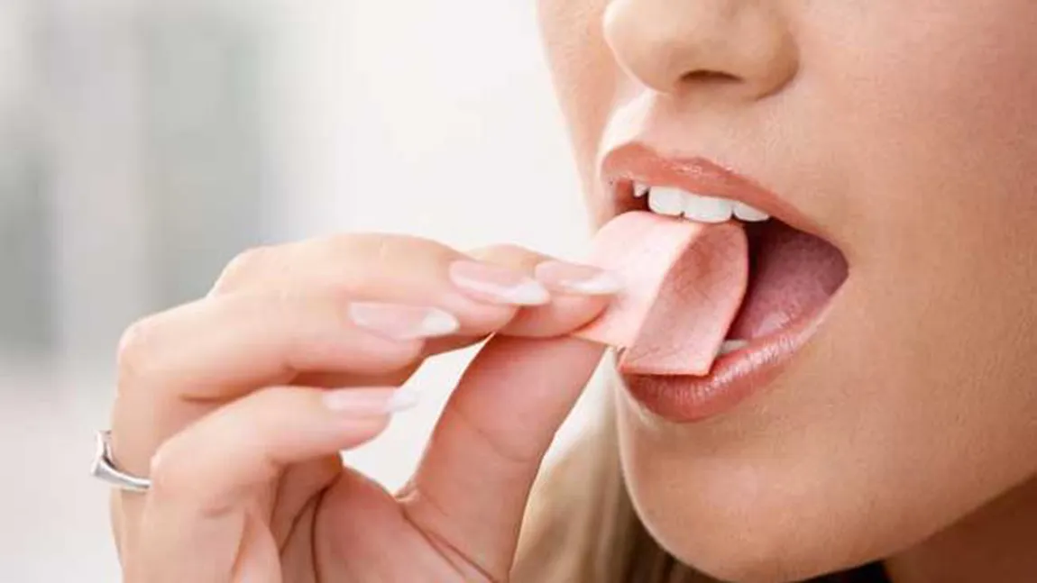 Ce se întâmplă dacă înghiţim guma de mestecat?