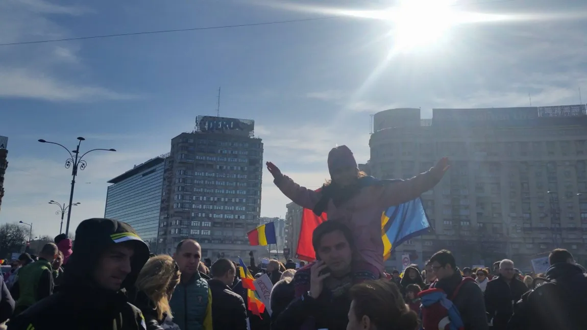 Un nou protest în Capitală, sâmbătă: 3.000 de părinţi şi copii în Piaţa Victoriei. Lanţ uman, la Parlament UPDATE