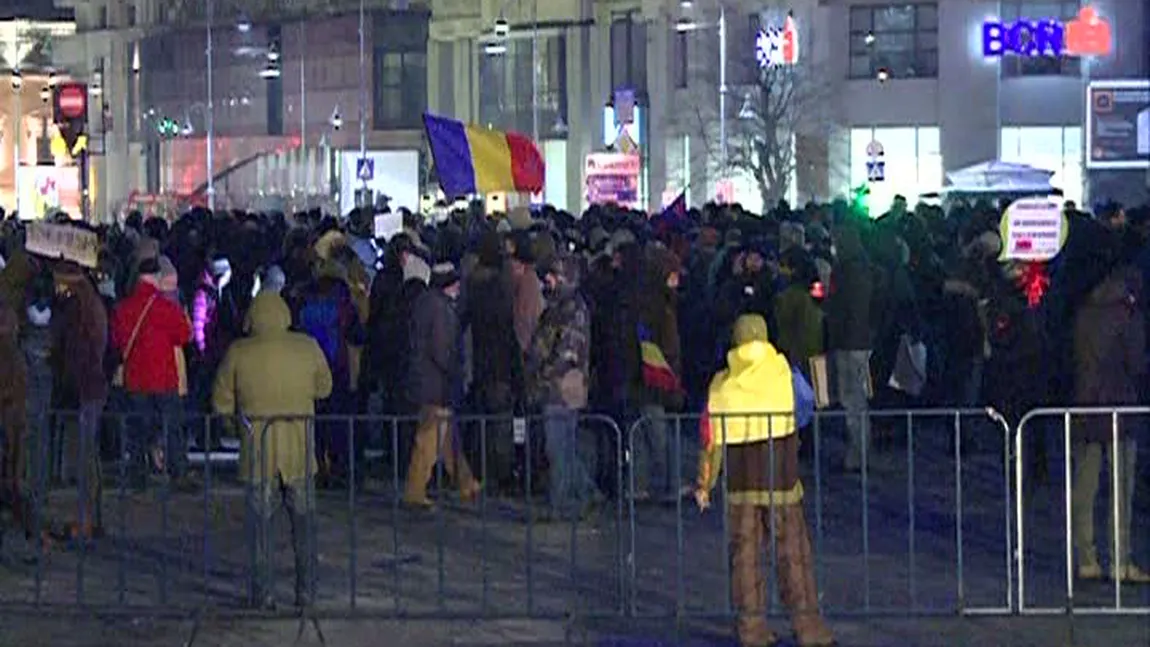 Mii de oameni au ieşit în stradă în Bucureşti şi în ţară în a 11-a zi de proteste antiguvernamentale
