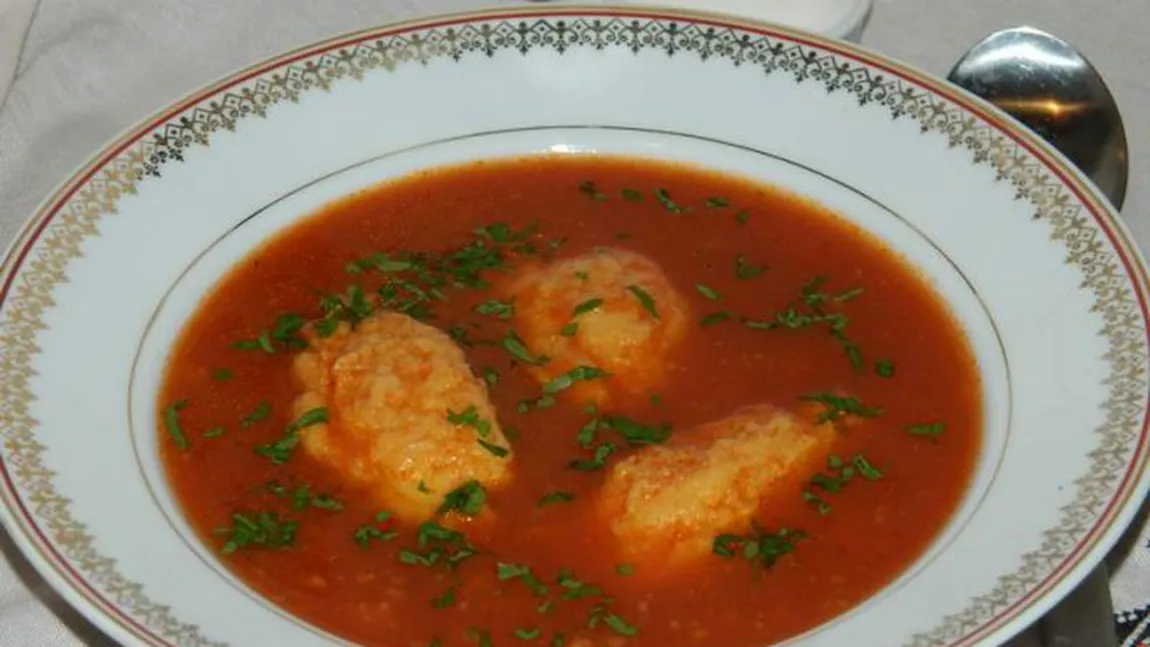 REŢETĂ: Supă de roşii cu găluşte