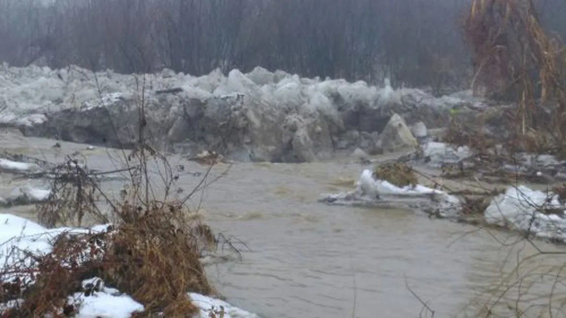 Mai multe gospodării şi terenuri agricole din Alba şi Bistriţa-Năsăud, inundate după topirea zăpezii UPDATE