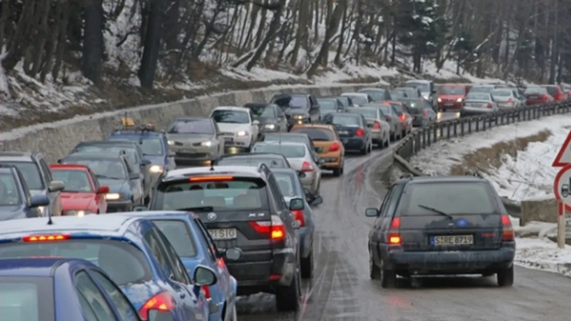 Trafic rutier aglomerat pe Valea Prahovei, mai ales între Predeal şi Buşteni