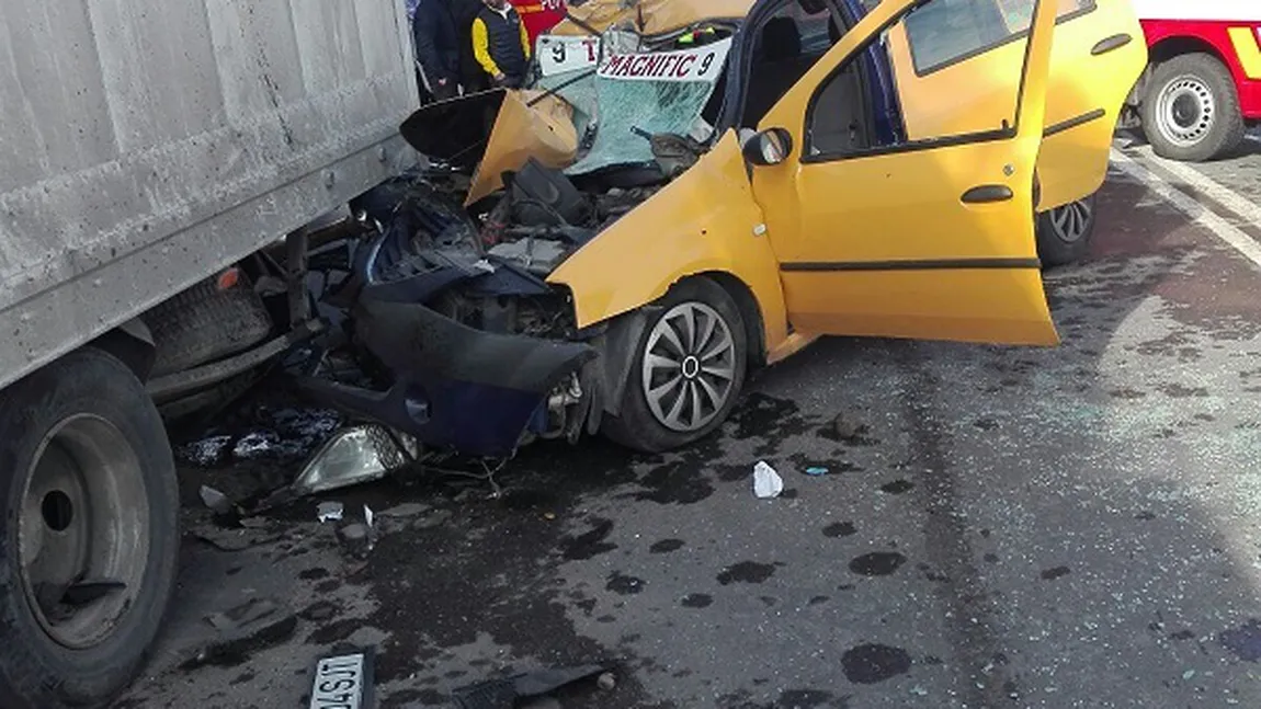 Accident grav în Giurgiu. Trei persoane au fost rănite după ce un autoturism a lovit remorca unui TIR care staţiona