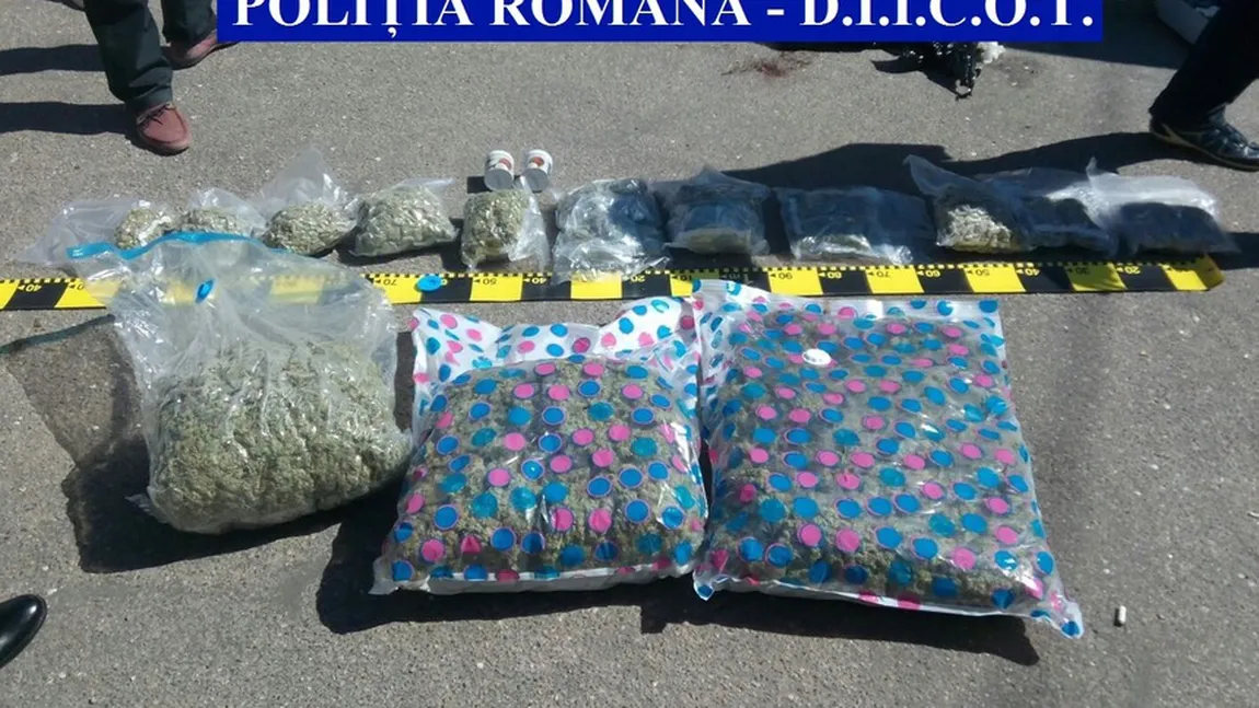 Două persoane au fost reţinute după ce au fost prinse cu nouă kilograme de canabis