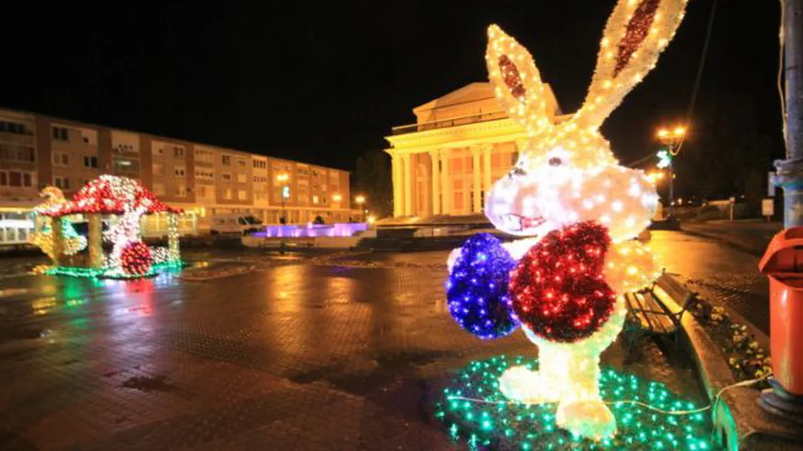 Centrul Bucureştiului, împodobit cu luminiţe de Paşte