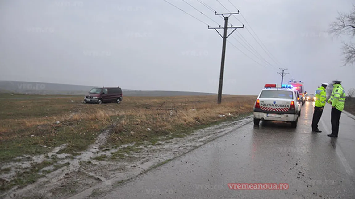 Accident grav în judeţul Vaslui. Un microbuz plin cu pelerini s-a răsturnat