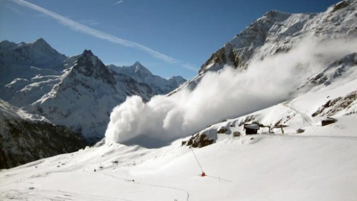 Risc de AVALANŞĂ în Munţii Făgăraş. Toate traseele montane din Argeş situate la altitudini mari sunt ÎNCHISE