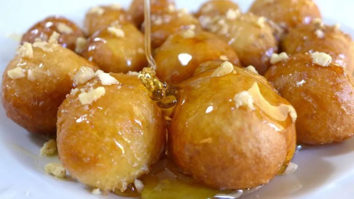 REŢETE: Cum se prepară loukoumades, celebrele gogoşi greceşti cu miere