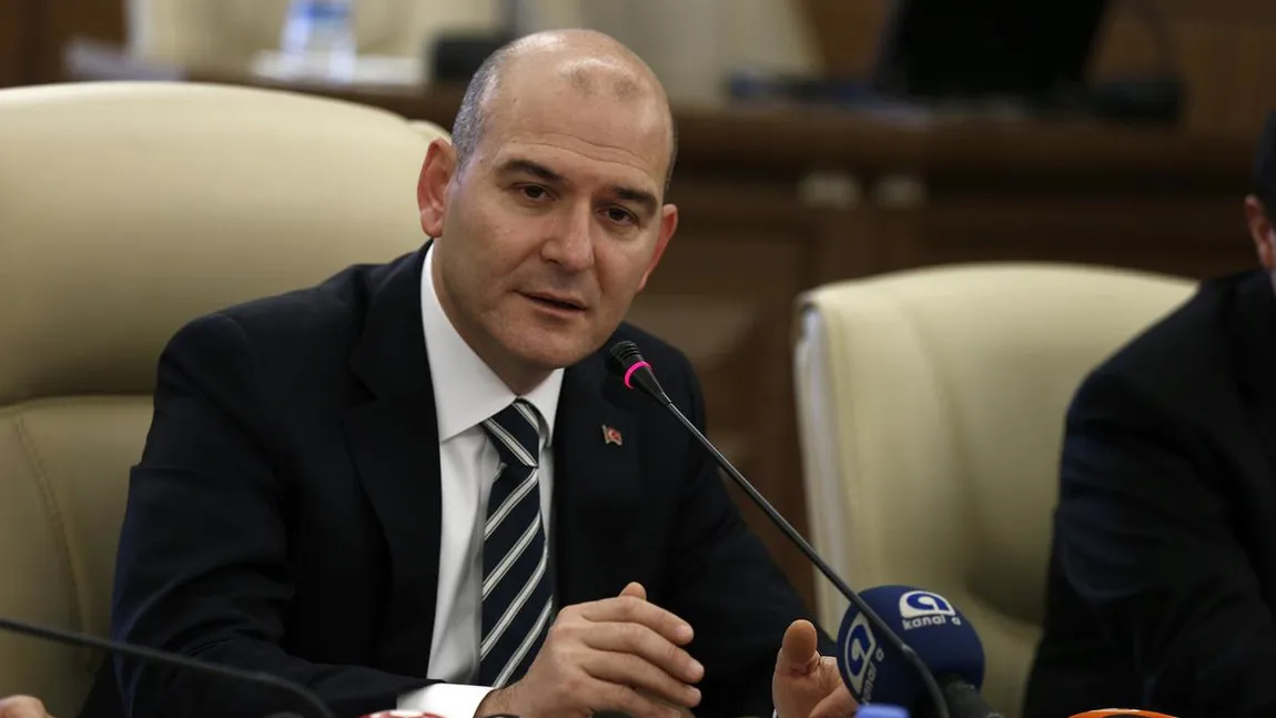 Ministrul de Interne din Turcia ameninţă că poate trimite lunar 15.000 de migranţi în Europa