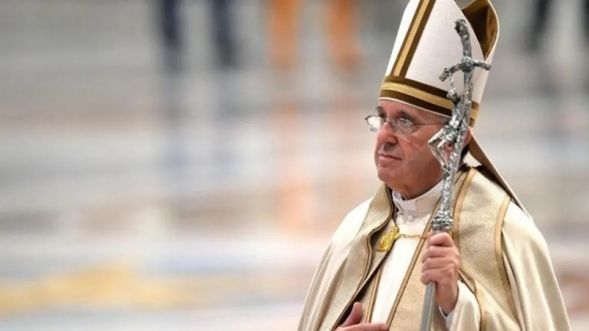 Papa Francisc le cere credincioşilor să poarte cu ei Biblia, asemeni telefonului mobil