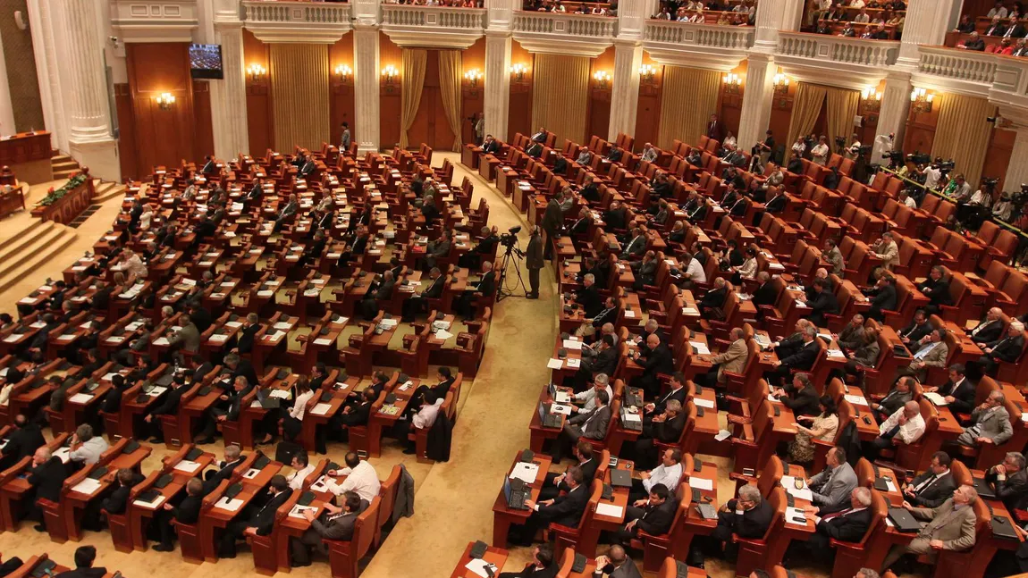 Proiectul prin care parlamentarii îi pot angaja la cabinet pe cei cu care au lucrat în ultimii 5 ani, adoptat de Parlament