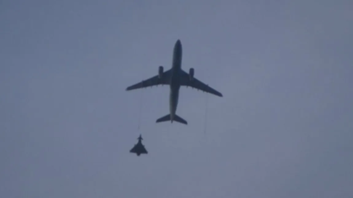 Un avion cargo care a decolat de la Bucureşti, escortat de avioane de luptă britanice şi belgiene