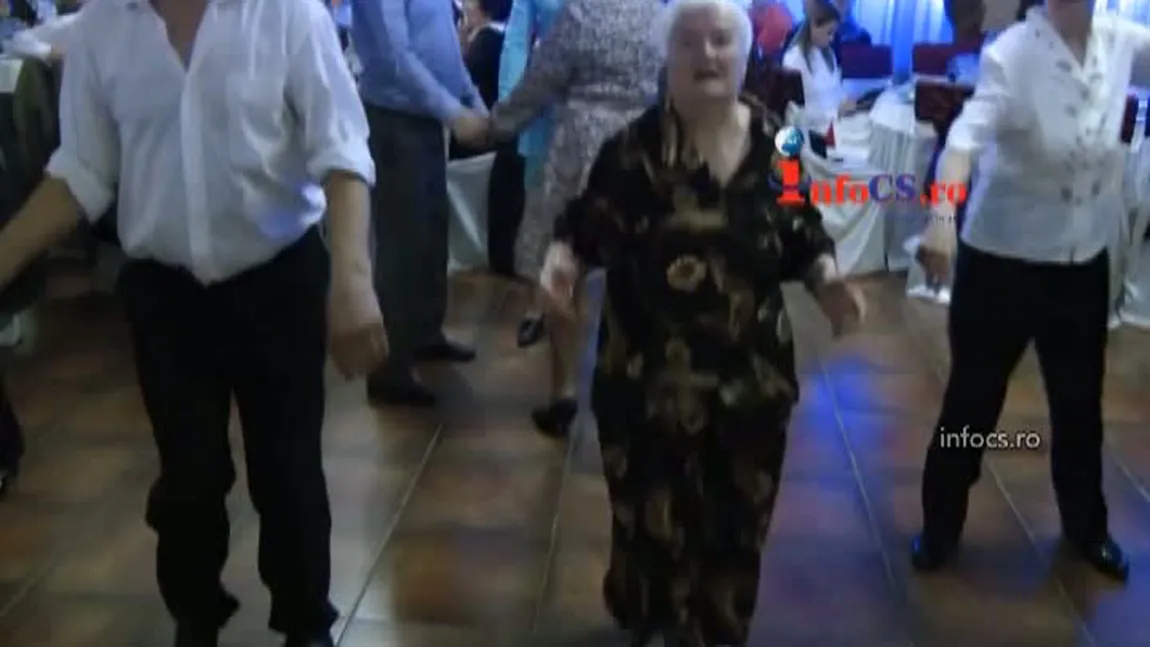 Spectacol de zile mari! Pensionarele au 