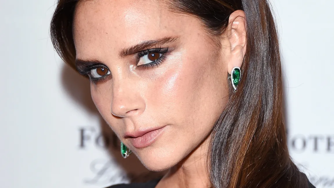 Victoria Beckham a dezvăluit DE CE NU ZÂMBEŞTE NICIODATĂ