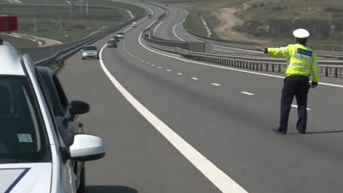 Un tânăr, prins de poliţişti cu 218 km la oră pe Autostrada A1, luni. Ce AMENDĂ a luat şoferul