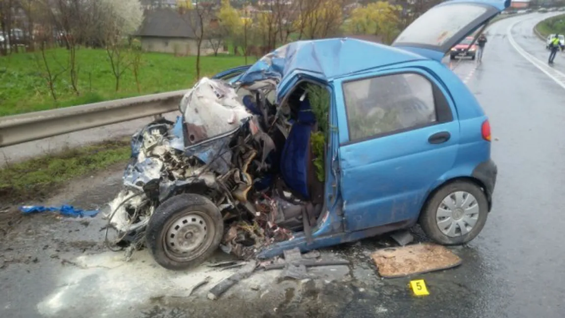 Accident grav în Iaşi. Şoferul unei maşini a murit pe loc VIDEO