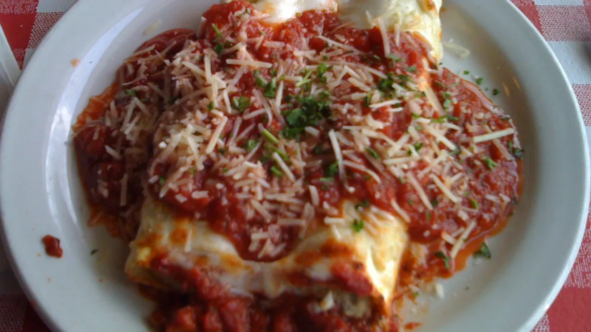 Reţetele tale: Cannelloni cu carne de curcan în sos tomat