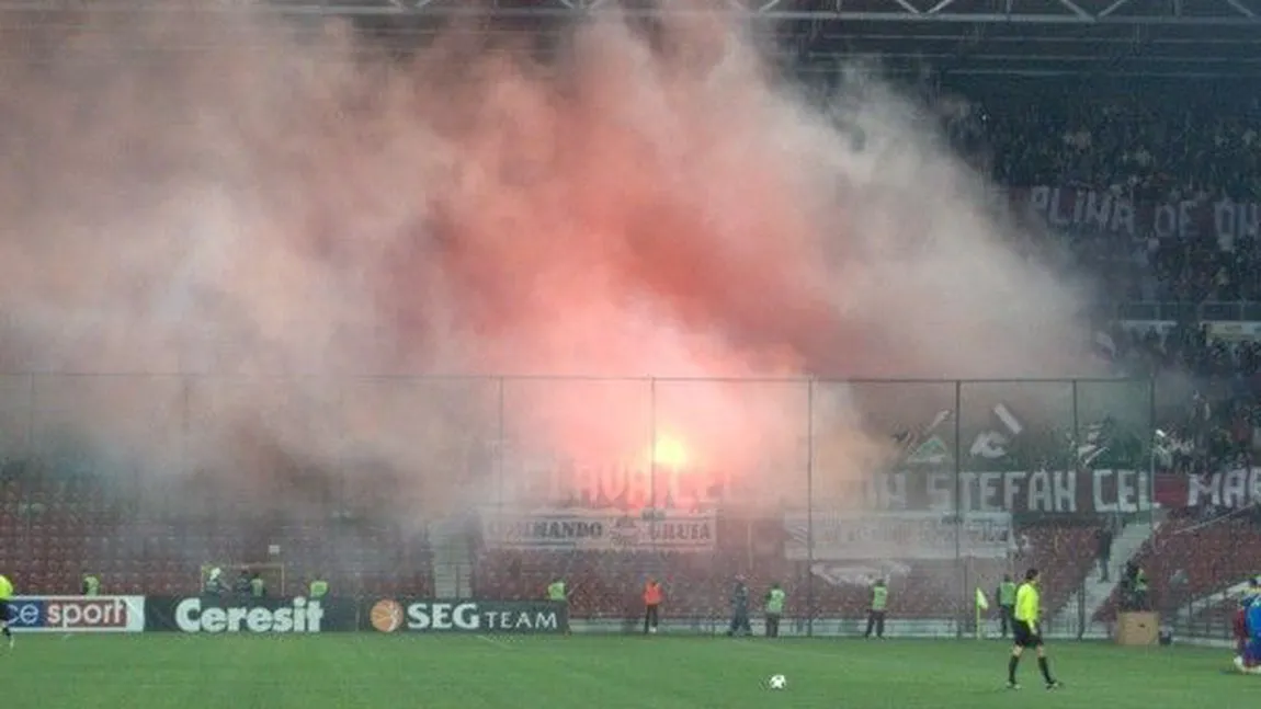 Violenţe la meciul dintre CFR Cluj şi FCSB. Jandarmii au intervenit în forţă, mai mulţi suporteri au fost loviţi VIDEO